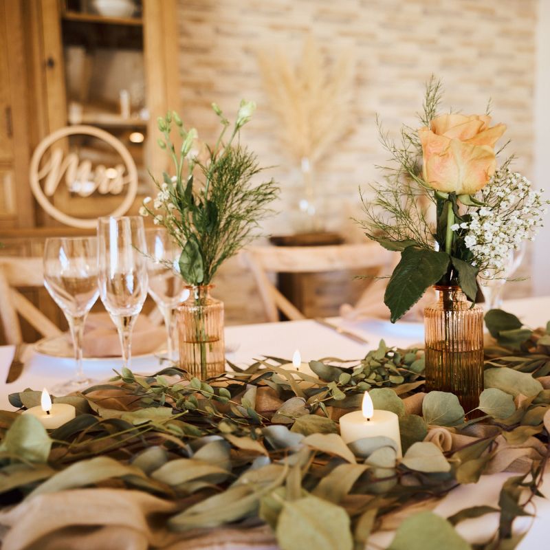 eucalyptus_tiges chemin de table_web eucalyptus_tiges chemin de table_web