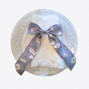 Noeud_fleuri_bleu_assiette